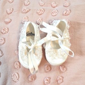 NWOT GERTRUDE’S White Christening Booties